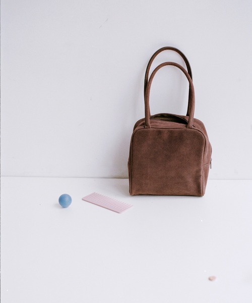 shesaidthat(シーセッドザット)の「shesaidthat - スウェードスクエアバッグ / Suede Square Bag(ハンドバッグ・レディース・パープル/ブラウン/ダークブルー・FREE)」の1枚目の写真