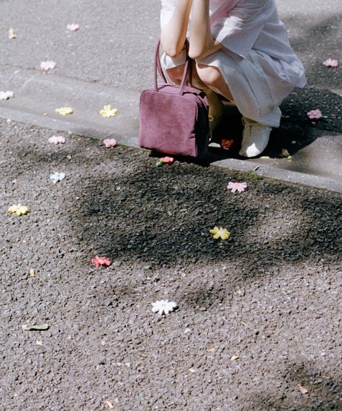 shesaidthat(シーセッドザット)の「shesaidthat - スウェードスクエアバッグ / Suede Square Bag(ハンドバッグ・レディース・パープル/ブラウン/ダークブルー・FREE)」の5枚目の写真