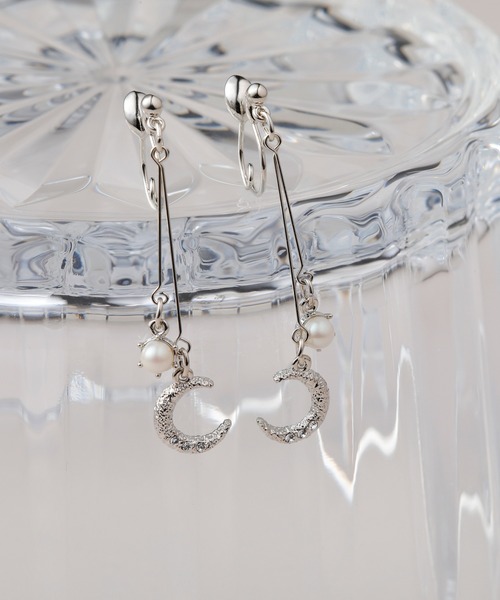 CALIN STANDARD(カリンスタンダード)の「◆金属アレルギー対応◆◆made in japan◆【痛くない】【落ちにくい】【ストレスフリーな着け心地】 ムーン ループフィットイヤリング(イヤリング・レディース・ゴールド/シルバー・FREE)」の2枚目の写真