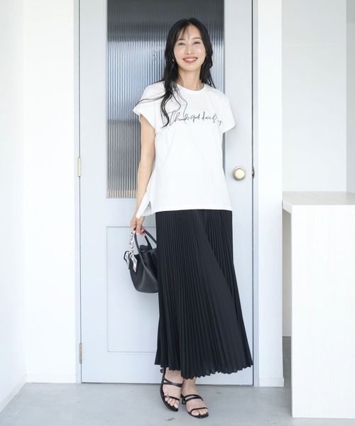Ehre style(エーレスタイル)の「さりげなさが◎大人の新ロゴTコーデ7選(Tシャツ/カットソー・レディース・ホワイト・FREE)」の13枚目の写真