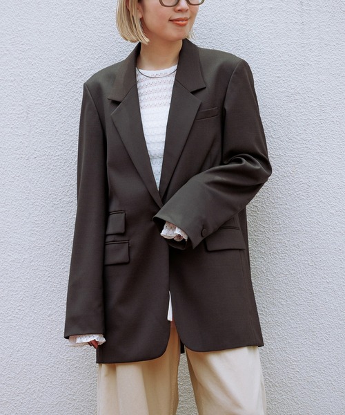 ADAM ET ROPE'(アダムエロペ)の「【サステナブル】シングルブレストスリットジャケット/セットアップ対応(テーラードジャケット・レディース・ブラック/ダークブラウン・36/38)」の2枚目の写真