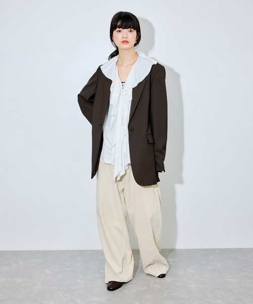 ADAM ET ROPE'(アダムエロペ)の「【サステナブル】シングルブレストスリットジャケット/セットアップ対応(テーラードジャケット・レディース・ブラック/ダークブラウン・36/38)」の4枚目の写真