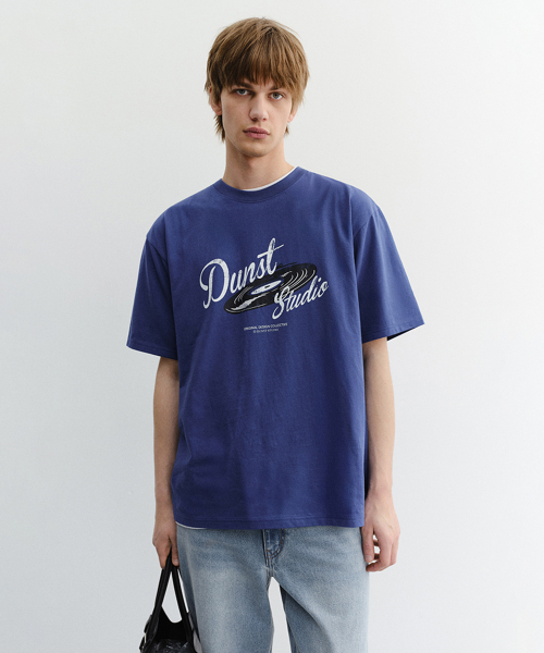 DUNST FOR MEN(ダンストフォーメン)の「VINYL T-SHIRT_UNISEX_UDTS6B144_BLUE(Tシャツ/カットソー・メンズ・ブルー・X-SMALL/SMALL/MEDIUM/LARGE/X-LARGE/XX-LARGE)」の1枚目の写真