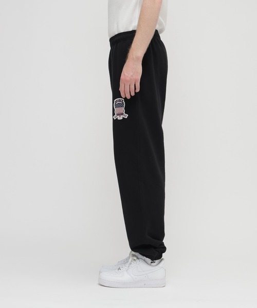 AVIREX(アヴィレックス)の「SIGNATURE VARSITY LOGO SWEAT PANTS / シグネチャーバーシティー ロゴ スウェットパンツ / AVIREX / アヴィレックス(スウェットパンツ・メンズ・ブラック/ネイビー/グレー/レッド/オフホワイト・MEDIUM/LARGE/X-LARGE/XX-LARGE)」の14枚目の写真
