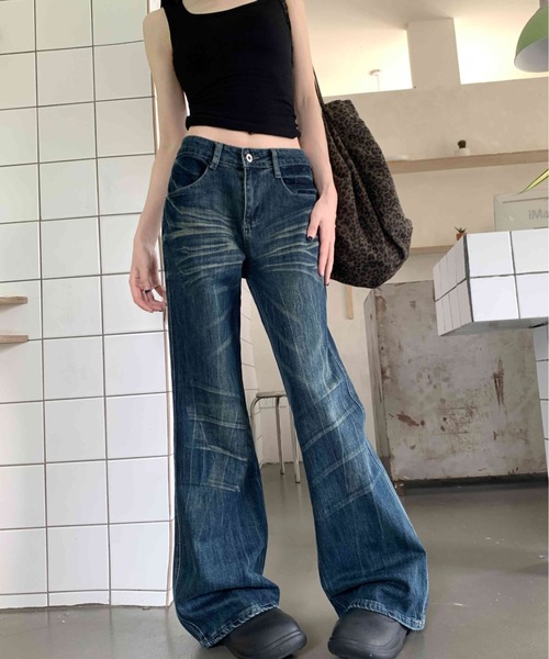 AMAJI(アマジ)の「ウォッシュ加工 ヴィンテージ風 ヒゲ加工 フレアデニム ワイドパンツ(その他パンツ・レディース・カモフラージュ・SMALL/MEDIUM/LARGE/X-LARGE)」の3枚目の写真