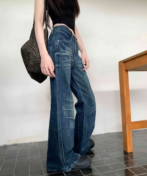 AMAJI(アマジ)の「ウォッシュ加工 ヴィンテージ風 ヒゲ加工 フレアデニム ワイドパンツ(その他パンツ・レディース・カモフラージュ・SMALL/MEDIUM/LARGE/X-LARGE)」の2枚目の写真