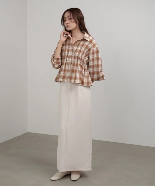 Bab(バブ)の「シャーリングビスチェ風デザインチェックシャツ(シャツ/ブラウス・レディース・ベージュ/ブラウン・MEDIUM)」の4枚目の写真