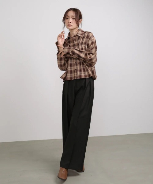 Bab(バブ)の「シャーリングビスチェ風デザインチェックシャツ(シャツ/ブラウス・レディース・ベージュ/ブラウン・MEDIUM)」の8枚目の写真
