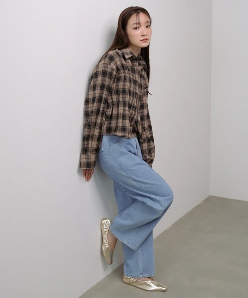Bab(バブ)の「シャーリングビスチェ風デザインチェックシャツ(シャツ/ブラウス・レディース・ベージュ/ブラウン・MEDIUM)」の14枚目の写真
