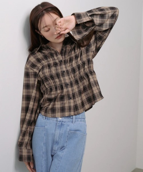 Bab(バブ)の「シャーリングビスチェ風デザインチェックシャツ(シャツ/ブラウス・レディース・ベージュ/ブラウン・MEDIUM)」の16枚目の写真