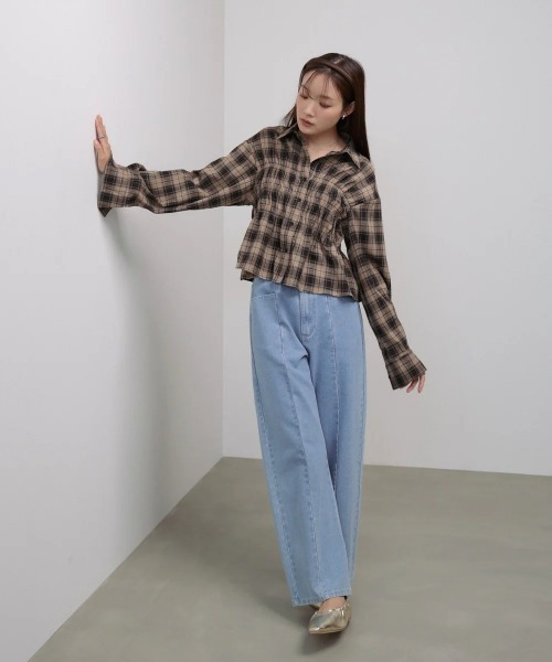 Bab(バブ)の「シャーリングビスチェ風デザインチェックシャツ(シャツ/ブラウス・レディース・ベージュ/ブラウン・MEDIUM)」の19枚目の写真