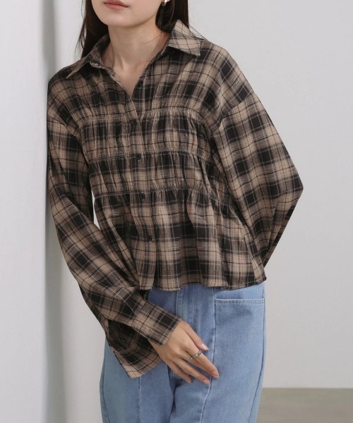 Bab(バブ)の「シャーリングビスチェ風デザインチェックシャツ(シャツ/ブラウス・レディース・ベージュ/ブラウン・MEDIUM)」の21枚目の写真