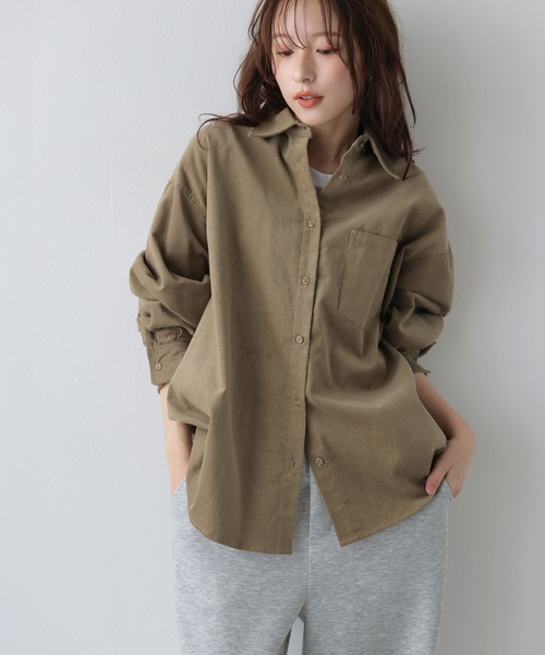 La-gemme(ラジェム)の「コーデュロイ調オーバーサイズ/軽アウター/体型カバー(シャツ/ブラウス・レディース・ブラウン/ブラック/ブルーグリーン/アイボリー・フリー)」の1枚目の写真