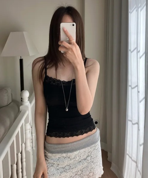 LOENNE(ロエヌ)の「Lace Trim Rib Camisole / レーストリムリブキャミソール(Tシャツ/カットソー・レディース・ホワイト/ブラック/ミント・FREE)」の3枚目の写真