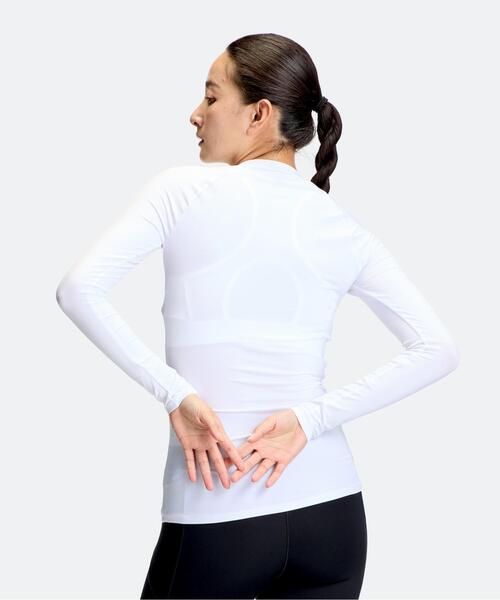UNDER ARMOUR(アンダーアーマー)の「UAヒートギアアーマー コンプレッション ロングスリーブ シャツ (トレーニング/レディース)(Tシャツ/カットソー・レディース・ホワイト・S/XL/M/L)」の2枚目の写真
