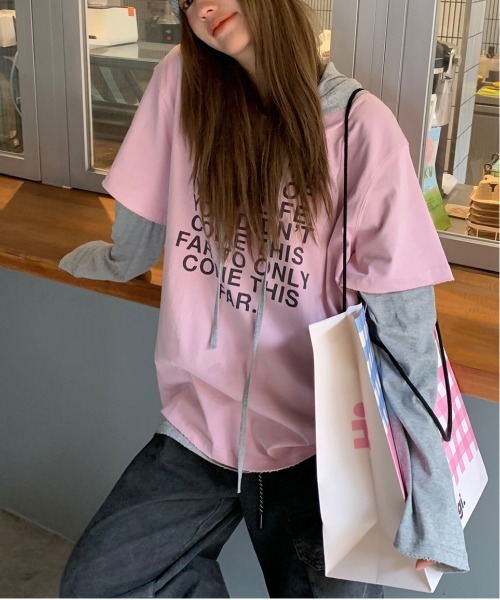 WEGO（ウィゴー）の「Tシャツレイヤード風英字ロゴフードロングT シャツ（Tシャツ/カットソー・レディース・イエロー/ピンク・LARGE/MEDIUM）」の6枚目の写真