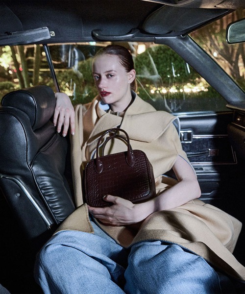 ajew(エジュー)の「Croco square bag(ハンドバッグ・レディース・ダークブラウン系/アイボリー/ブラック/ピンク系その他・FREE)」の4枚目の写真