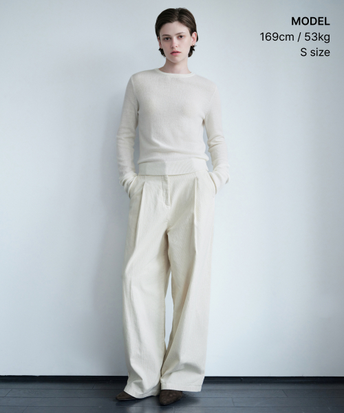 MUSINSA STANDARD WOMAN（ムシンサスタンダードウーマン）の「[プラス] ウィメンズ カシミヤ100 クルーネックニット [アイボリー]（ニット/セーター・レディース・その他・LARGE/MEDIUM/SMALL）」の4枚目の写真