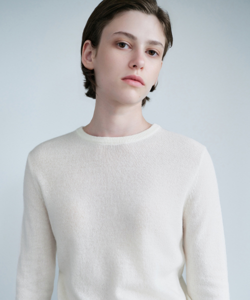 MUSINSA STANDARD WOMAN（ムシンサスタンダードウーマン）の「[プラス] ウィメンズ カシミヤ100 クルーネックニット [アイボリー]（ニット/セーター・レディース・その他・LARGE/MEDIUM/SMALL）」の3枚目の写真