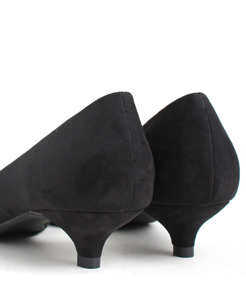 RANDA(ランダ)の「ポインテッドトゥローヒールパンプス(パンプス・レディース・ブラック/パイソン/キャメル/グレー/グリーン/ブラック系その他/ワイン/ベージュ/ブルー系その他/イエロー/アイボリー/オレンジ/ブラック系その他2/ピンク・23.5/22/24.5/22.5/24/25.5/25/23)」の17枚目の写真