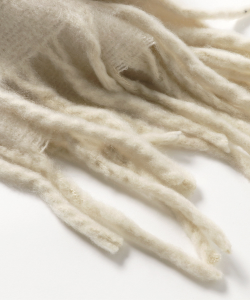 coca(coca)(コカ)の「ふわふわ起毛ロング丈マフラー(マフラー・レディース・グレー/ホワイト/ベージュ/ブラウン/アイボリー/グリーン/ブラック/グレー系その他/イエロー・ONE SIZE)」の10枚目の写真