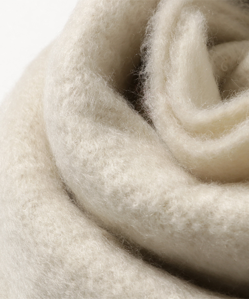 coca(coca)(コカ)の「ふわふわ起毛ロング丈マフラー(マフラー・レディース・グレー/ホワイト/ベージュ/ブラウン/アイボリー/グリーン/ブラック/グレー系その他/イエロー・ONE SIZE)」の11枚目の写真