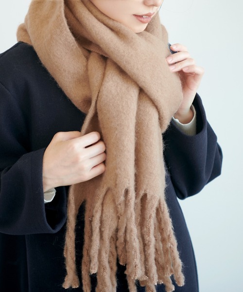 coca(coca)(コカ)の「ふわふわ起毛ロング丈マフラー(マフラー・レディース・グレー/ホワイト/ベージュ/ブラウン/アイボリー/グリーン/ブラック/グレー系その他/イエロー・ONE SIZE)」の7枚目の写真