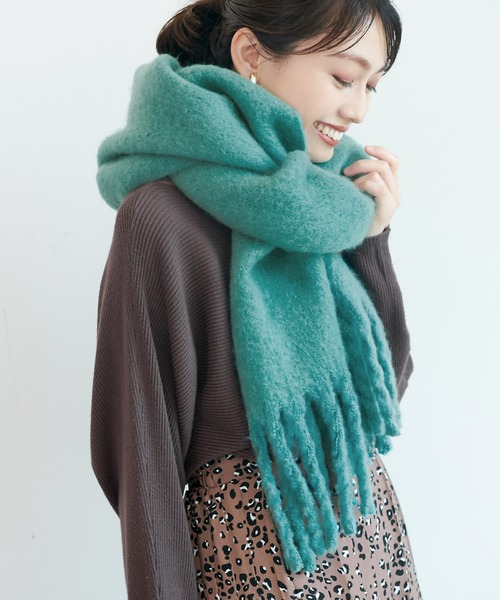 coca(coca)(コカ)の「ふわふわ起毛ロング丈マフラー(マフラー・レディース・グレー/ホワイト/ベージュ/ブラウン/アイボリー/グリーン/ブラック/グレー系その他/イエロー・ONE SIZE)」の8枚目の写真