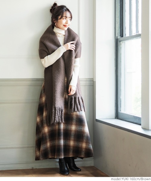 coca(coca)(コカ)の「ふわふわ起毛ロング丈マフラー(マフラー・レディース・グレー/ホワイト/ベージュ/ブラウン/アイボリー/グリーン/ブラック/グレー系その他/イエロー・ONE SIZE)」の16枚目の写真