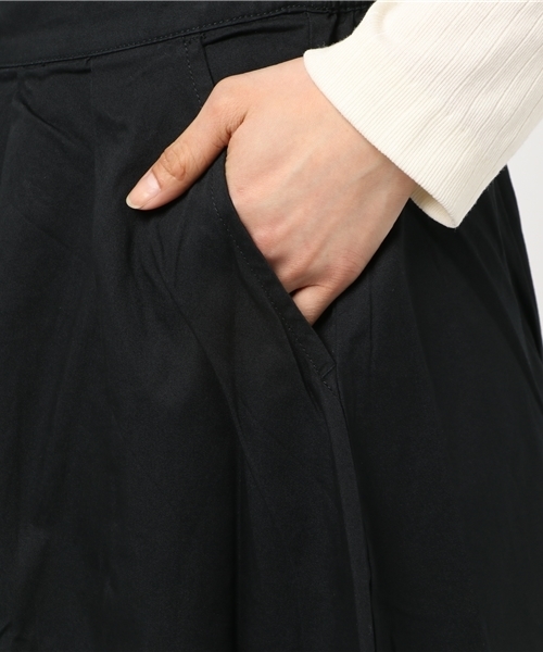 BLUEEAST（ブルーイースト）の「ウエストタック・コットンフレアスカート（スカート・レディース・ブラック/ブルー/グリーン・MEDIUM）」の9枚目の写真