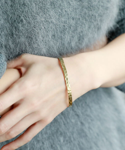 colleca la(コレカラ)の「槌目の細バングル(バングル/リストバンド・レディース・シルバー/ゴールド・FREE)」の11枚目の写真