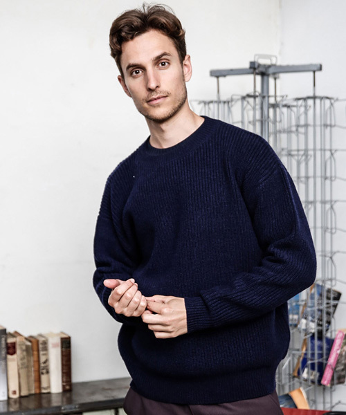 MR.OLIVE(ミスターオリーブ)の「LAMB WOOL 5G KNIT / BIG SILHOUTTE AZE SWEATER(ニット/セーター・メンズ・ブラック/グレー/ベージュ/ネイビー・SMALL/MEDIUM/LARGE)」の1枚目の写真