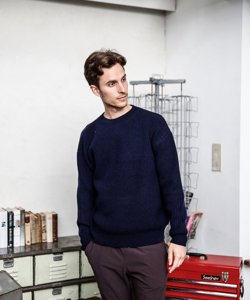MR.OLIVE(ミスターオリーブ)の「LAMB WOOL 5G KNIT / BIG SILHOUTTE AZE SWEATER(ニット/セーター・メンズ・ブラック/グレー/ベージュ/ネイビー・SMALL/MEDIUM/LARGE)」の16枚目の写真