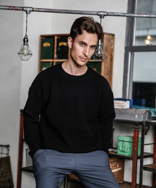 MR.OLIVE(ミスターオリーブ)の「LAMB WOOL 5G KNIT / BIG SILHOUTTE AZE SWEATER(ニット/セーター・メンズ・ブラック/グレー/ベージュ/ネイビー・SMALL/MEDIUM/LARGE)」の17枚目の写真