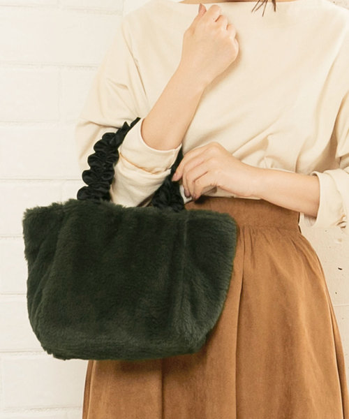 KOBE LETTUCE（コウベレタス）の「フリルハンドルふわふわファーミニトートバッグ＊鞄/BAG/レディース[B1188]神戸レタス（トートバッグ・レディース・ダークブラウン/ベージュ/グリーン・FREE）」の3枚目の写真