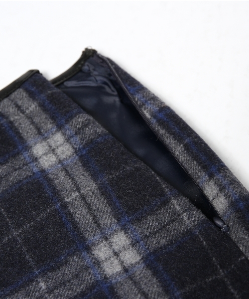 EGOIST（エゴイスト）の「フェイクレザーパイピングチェックショートパンツ（その他パンツ・レディース・ブラック/ベージュ/ネイビー・1/2）」の9枚目の写真