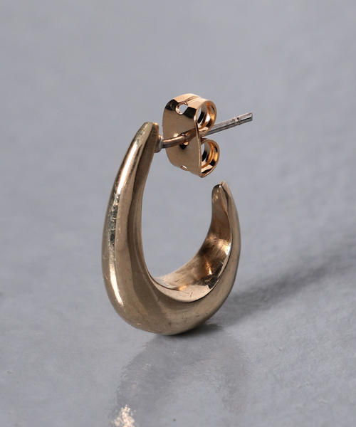 UNITED ARROWS(ユナイテッドアローズ)の「<SOKO(ソコ)>MEZI ミニフープ ピアス(ピアス(両耳用)・レディース・ゴールド・FREE)」の2枚目の写真
