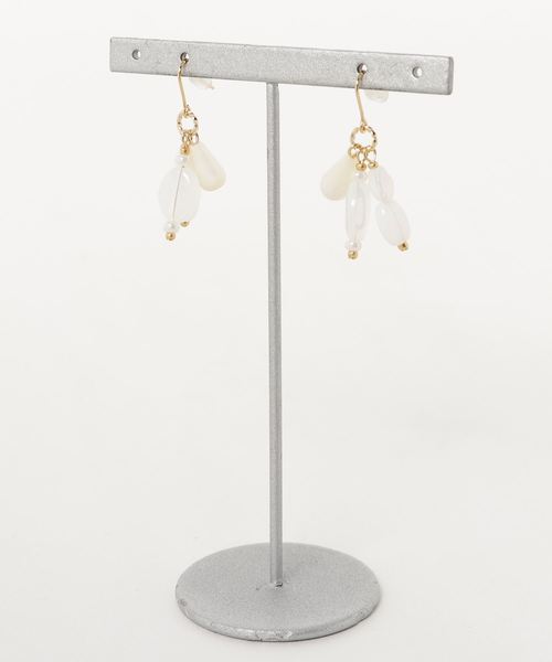 tone（トーン）の「【tschuss(チュース)】マザーオブパール＆チェコビーズのピアス（ピアス（両耳用）・レディース・ホワイト/ピンク/ブルー/ラベンダー・FREE）」の2枚目の写真