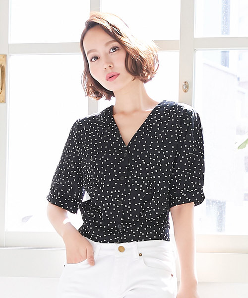 KOBE LETTUCE（コウベレタス）の「ドット柄Vネック半袖ブラウス（シャツ/ブラウス・レディース・ブラック/レッド/オフホワイト・FREE）」の3枚目の写真