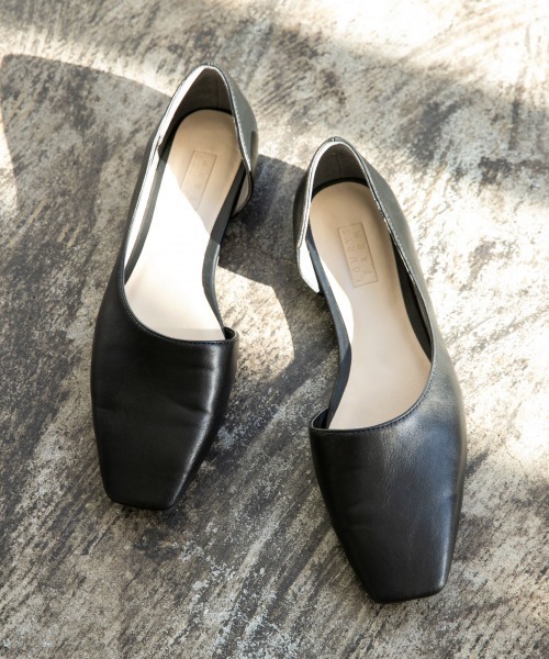 LOWRYS FARM（ローリーズファーム）の「アシメカットフラットシューズ　864878（パンプス・レディース・アイボリー/ブラウン/パイソン/ブラック・MEDIUM/LARGE）」の3枚目の写真