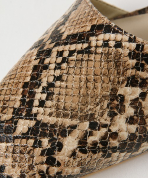 LOWRYS FARM（ローリーズファーム）の「アシメカットフラットシューズ　864878（パンプス・レディース・アイボリー/ブラウン/パイソン/ブラック・MEDIUM/LARGE）」の11枚目の写真