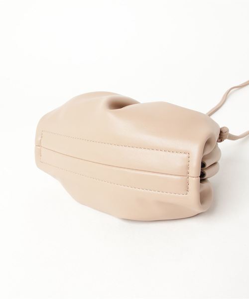 Aunt Marie's(アントマリーズ)の「AUNT MARIE'S ギャザーがま口ショルダーバッグ(ショルダーバッグ・レディース・ブラック/ベージュ・FREE)」の14枚目の写真