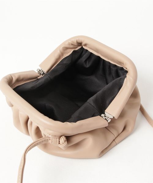 Aunt Marie's(アントマリーズ)の「AUNT MARIE'S ギャザーがま口ショルダーバッグ(ショルダーバッグ・レディース・ブラック/ベージュ・FREE)」の13枚目の写真