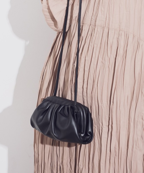 Aunt Marie's(アントマリーズ)の「AUNT MARIE'S ギャザーがま口ショルダーバッグ(ショルダーバッグ・レディース・ブラック/ベージュ・FREE)」の7枚目の写真