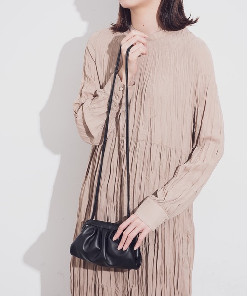 Aunt Marie's(アントマリーズ)の「AUNT MARIE'S ギャザーがま口ショルダーバッグ(ショルダーバッグ・レディース・ブラック/ベージュ・FREE)」の10枚目の写真