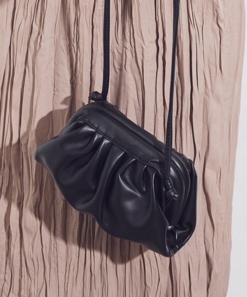 Aunt Marie's(アントマリーズ)の「AUNT MARIE'S ギャザーがま口ショルダーバッグ(ショルダーバッグ・レディース・ブラック/ベージュ・FREE)」の9枚目の写真