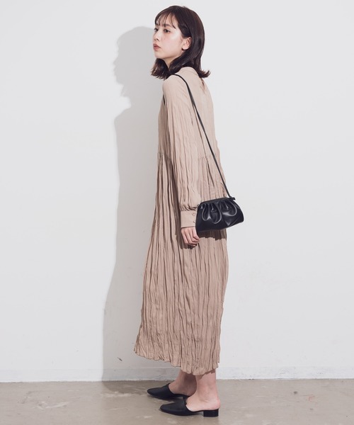 Aunt Marie's(アントマリーズ)の「AUNT MARIE'S ギャザーがま口ショルダーバッグ(ショルダーバッグ・レディース・ブラック/ベージュ・FREE)」の3枚目の写真