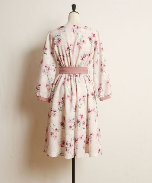 tocco closet（トッコ　クローゼット）の「ウエストりぼん付き配色フラワープリントワンピース（ワンピース・レディース・ピンク/ブルー・M）」の18枚目の写真