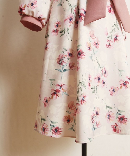 tocco closet（トッコ　クローゼット）の「ウエストりぼん付き配色フラワープリントワンピース（ワンピース・レディース・ピンク/ブルー・M）」の22枚目の写真
