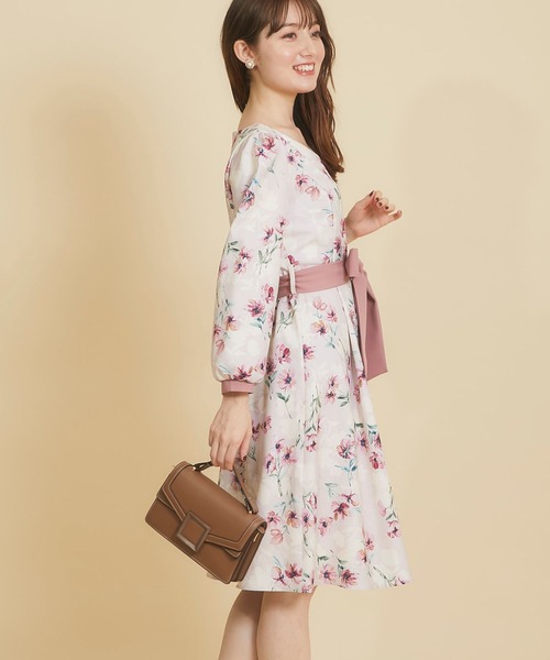 tocco closet（トッコ　クローゼット）の「ウエストりぼん付き配色フラワープリントワンピース（ワンピース・レディース・ピンク/ブルー・M）」の7枚目の写真